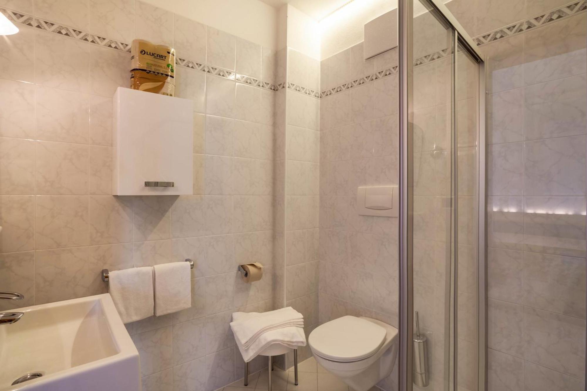 Hotel-Garni Appartement Gartenheim 첸나 외부 사진