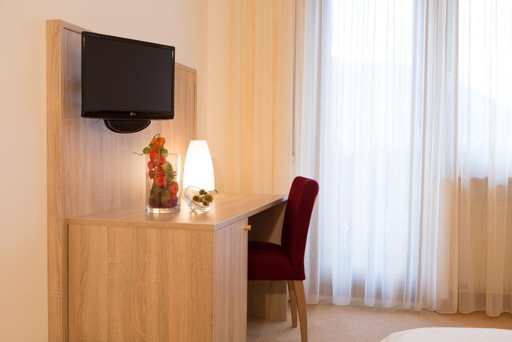 Hotel-Garni Appartement Gartenheim 첸나 외부 사진