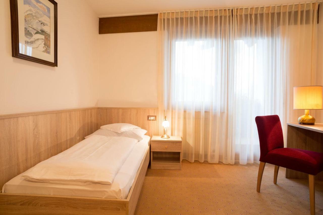 Hotel-Garni Appartement Gartenheim 첸나 외부 사진
